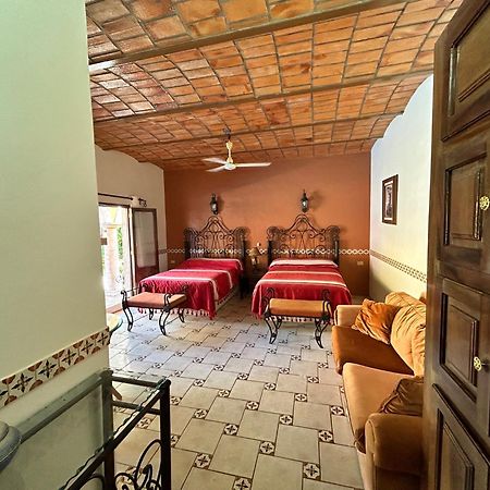 Отель Casa De Alegria Ло-де-Маркос Экстерьер фото